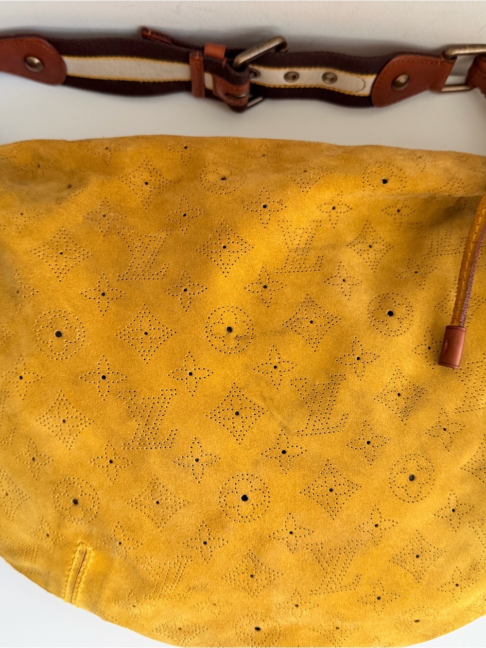 Authentic Louis Vuitton Mahina Onata Hobo Shoulder Bag - Picture 8 of 16